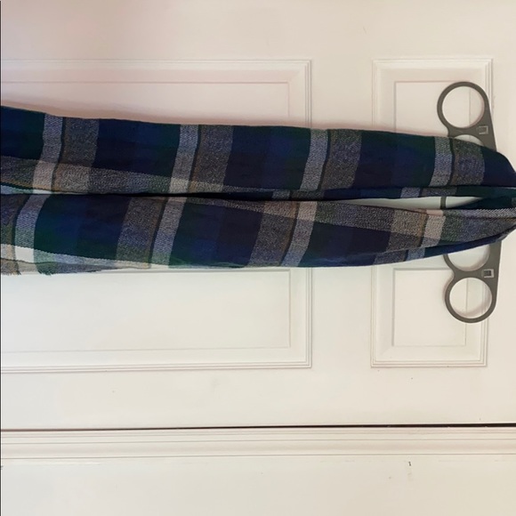 Scarf - Picture 1 of 3